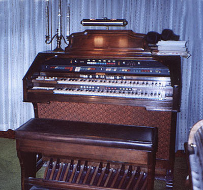 Hammond Colonnade organ